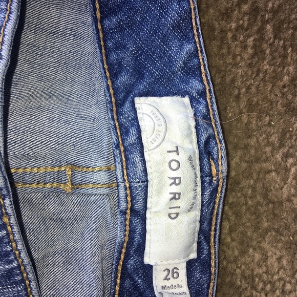 Torrid jean shorts size 26 - Picture 2 of 3